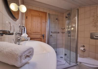 Dusche und WC_Ferienwohnung Karwendel_Haus Alpenzauber_Krün