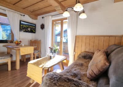 Heller Wohn-Essraum_Ferienwohnung Soiern_Haus Alpenzauber_Krün