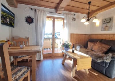 Lichtdurchfluteter Wohnraum_Ferienwohnung Soiern_Haus Alpenzauber_Krün