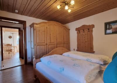 Schlafzimmer_Ferienwohnung Soiern_Haus Alpenzauber_Krün