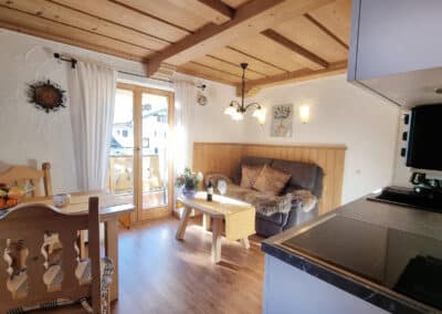 Sonniger Wohnbereich_Ferienwohnung Soiern_Haus Alpenzauber_Krün